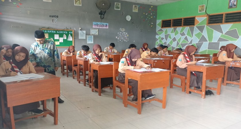 Pelaksanaan Ujian Madrasah di MTs Terpadu Miftahul Ulum Magersari