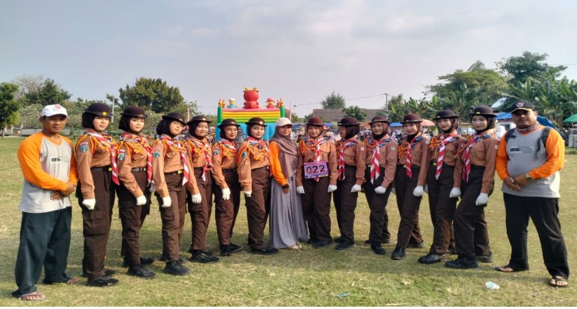 MTs Terpadu Miftahul Ulum Magersari Raih Juara 1 Lomba Gerak Jalan Kategori Putra dan Putri