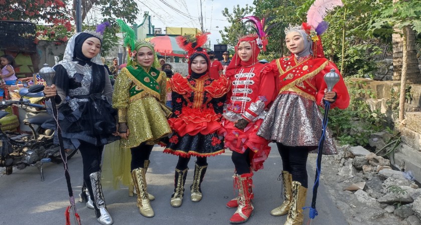 Penampilan Meriah Drumband Citra Nada di Desa Penidon