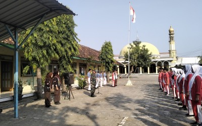MTs Terpadu Miftahul Ulum Magersari Selenggarakan Pelatihan Baris-Berbaris